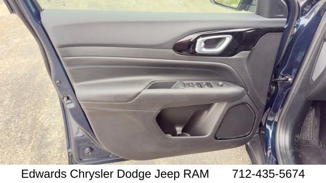 New 2026 Fathom Blue Pearl-Coat Exterior Paint Jeep Latitude image 14