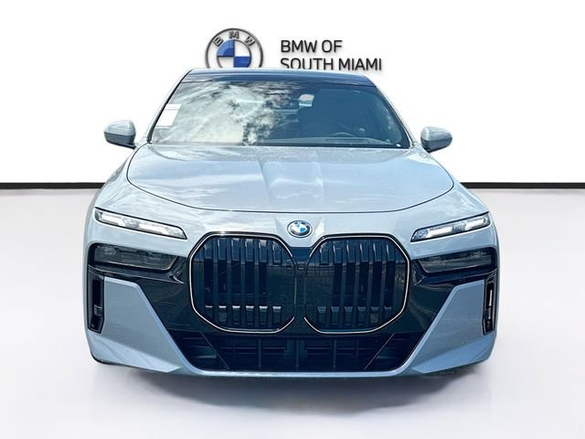New 2026 Gray BMW 750e xDrive image 2