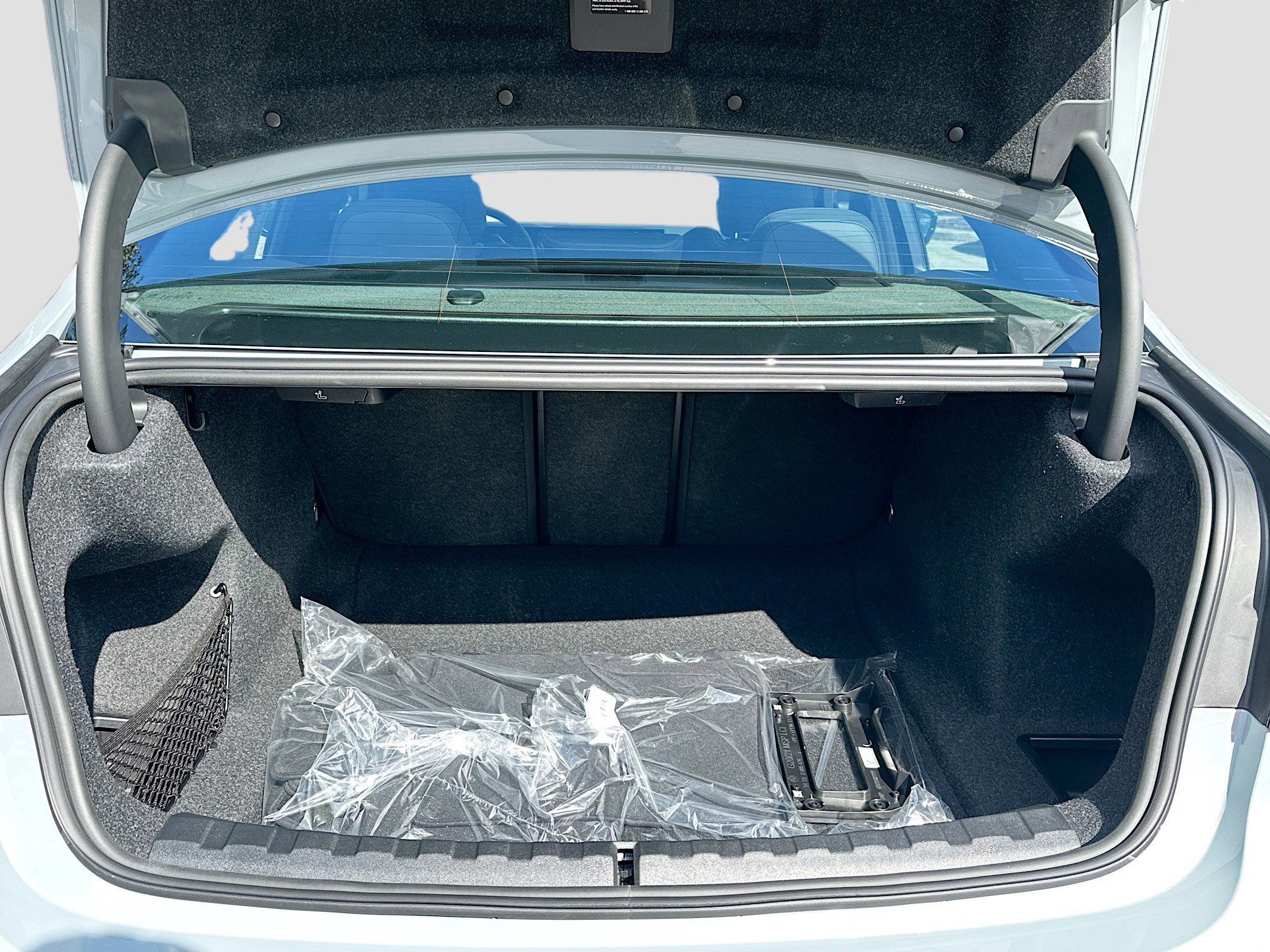 2026 BMW 3 Series 330i - Photo 21