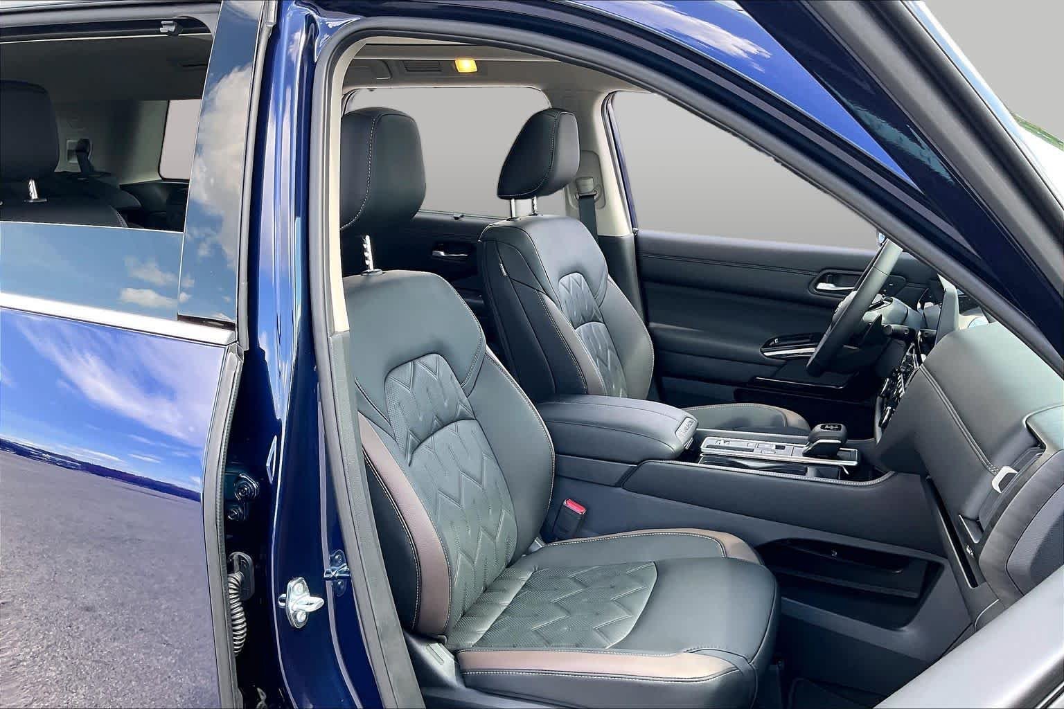 Used 2026 Deep Ocean Blue Pearl Nissan Platinum image 9