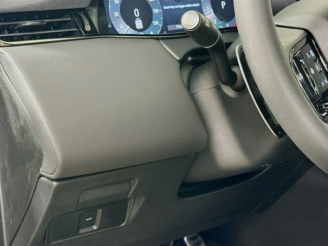 New 2026 Fuji White Land Rover Dynamic SE image 10