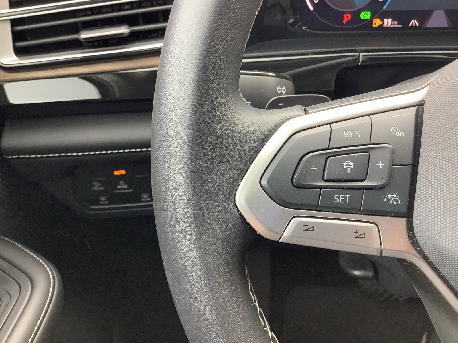 2025 Volkswagen Atlas SE w/Tech - Photo 27