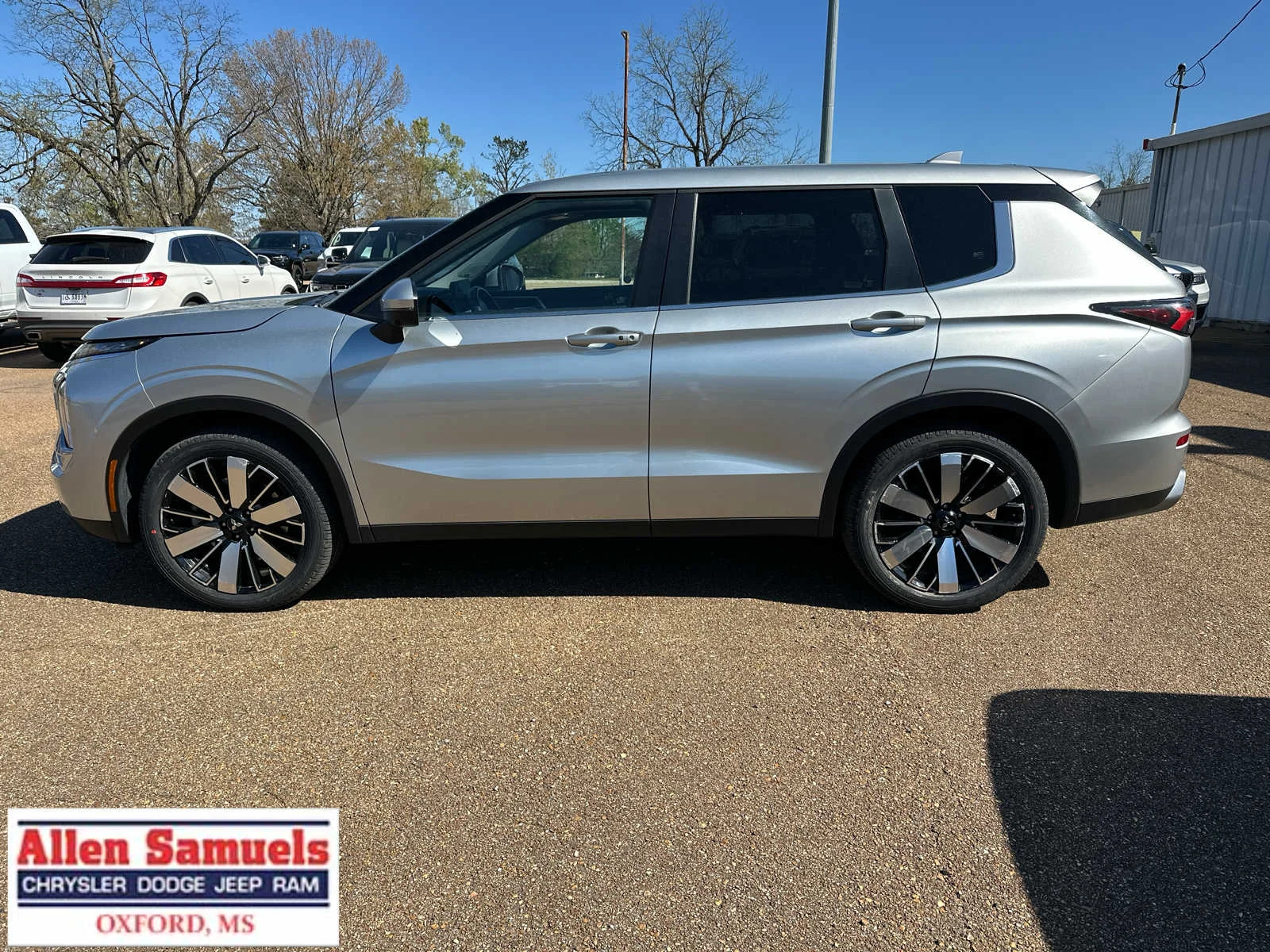 2025 Mitsubishi Outlander SE - Photo 6