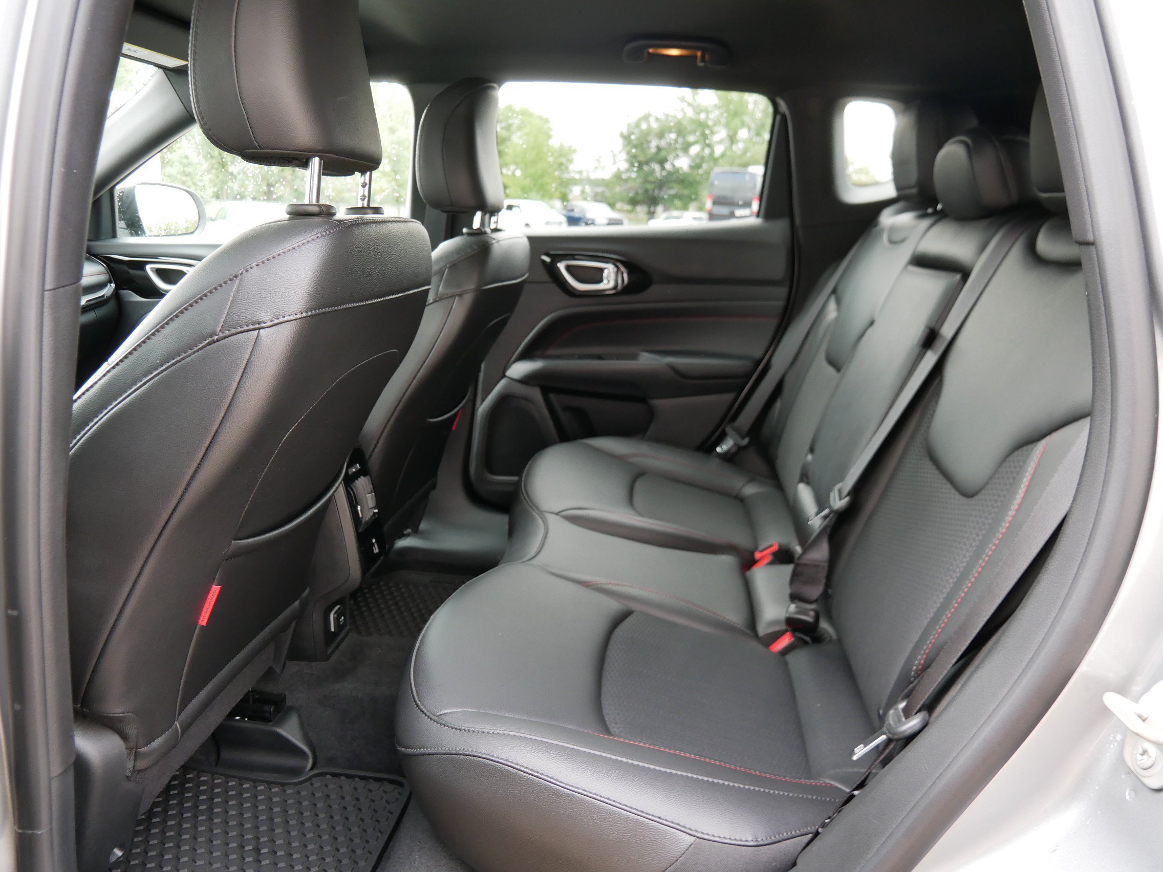Used 2023 Billet Silver Metallic Clearcoat Jeep Trailhawk image 11