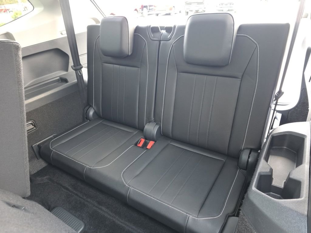 Used 2024 Gray Volkswagen 2.0T SE image 30