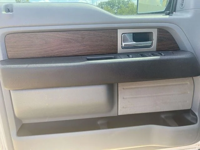 Used 2013 White Ford Lariat image 13