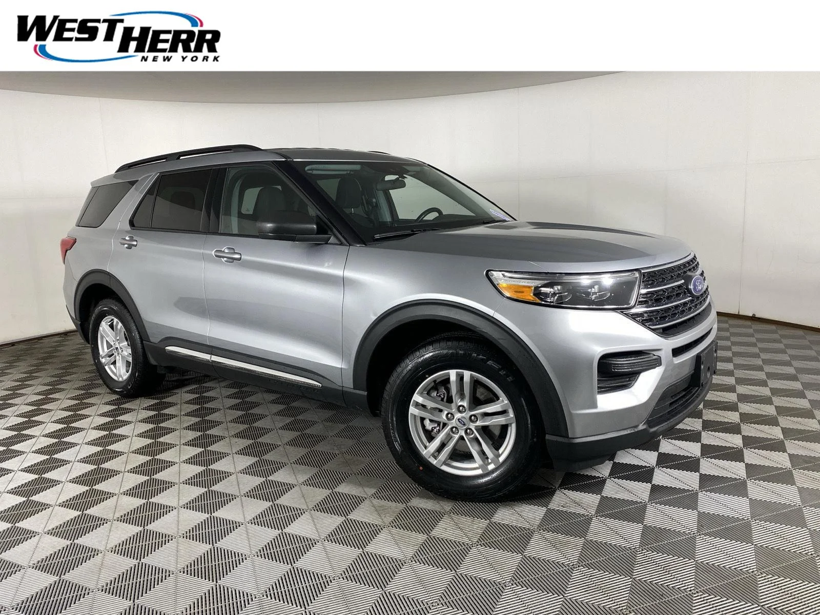 Used 2023 Iconic Silver Ford XLT image 1