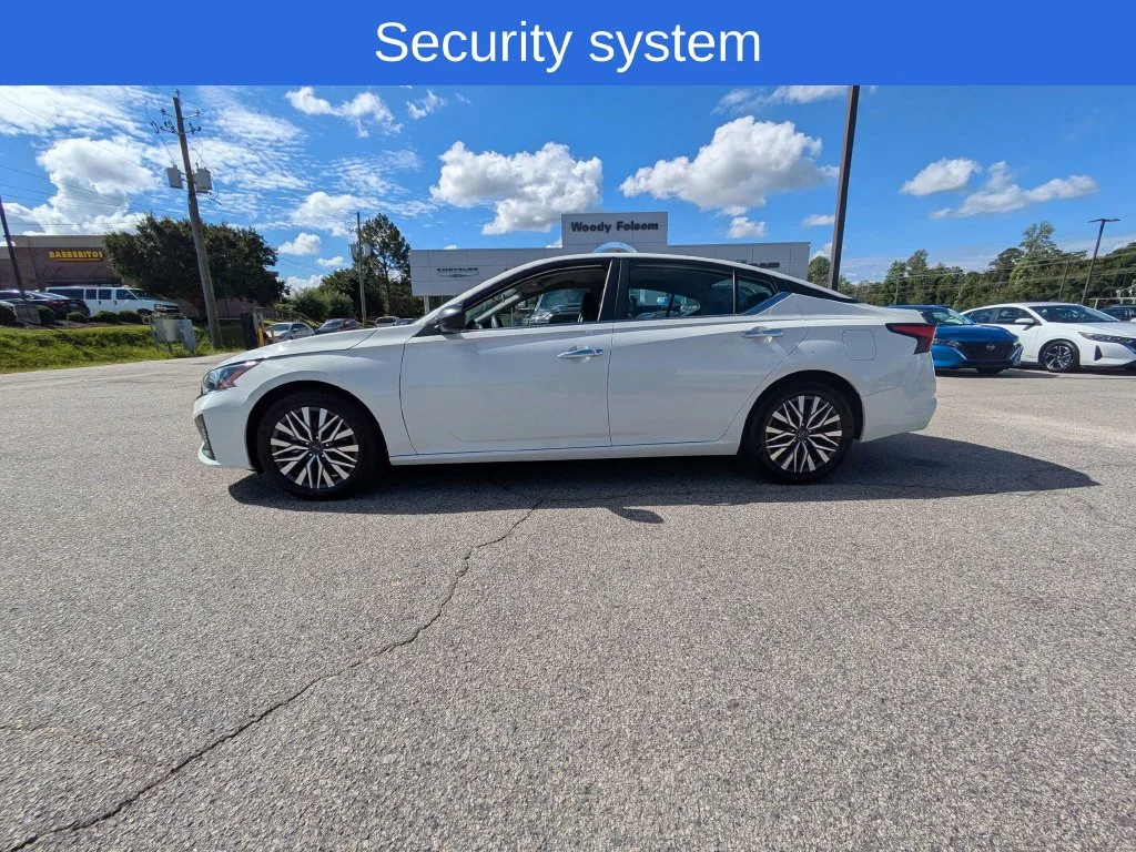 Used 2025 White Nissan 2.5 SV image 7