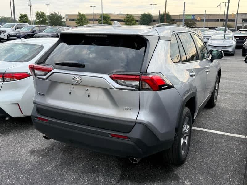 Used 2025 Silver Sky Metallic Toyota XLE image 4