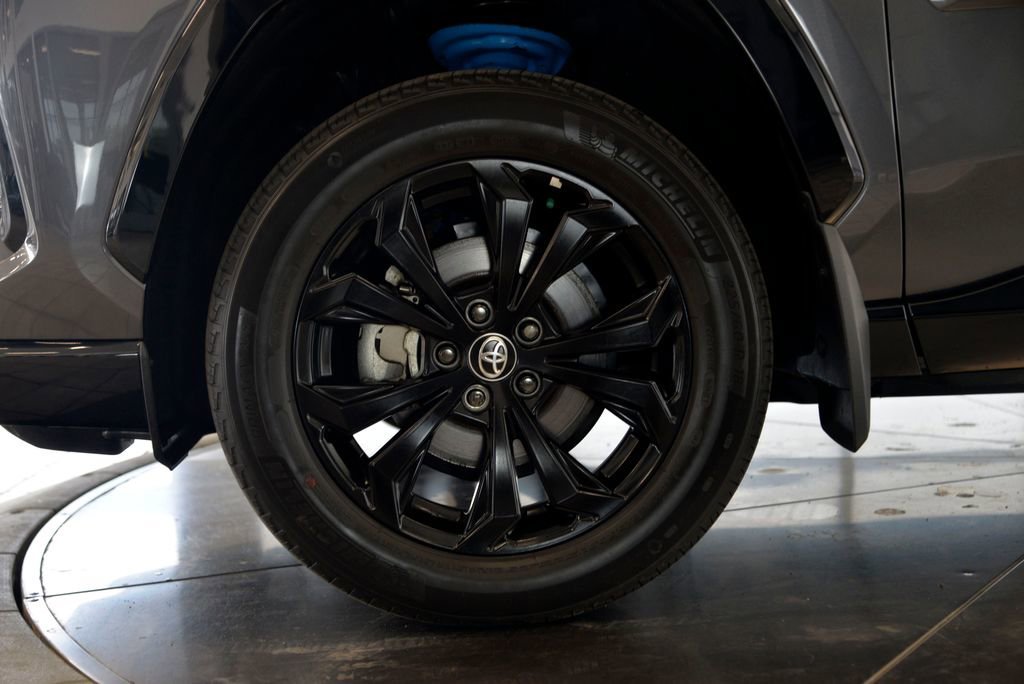 2023 Toyota RAV4 SE - Photo 10