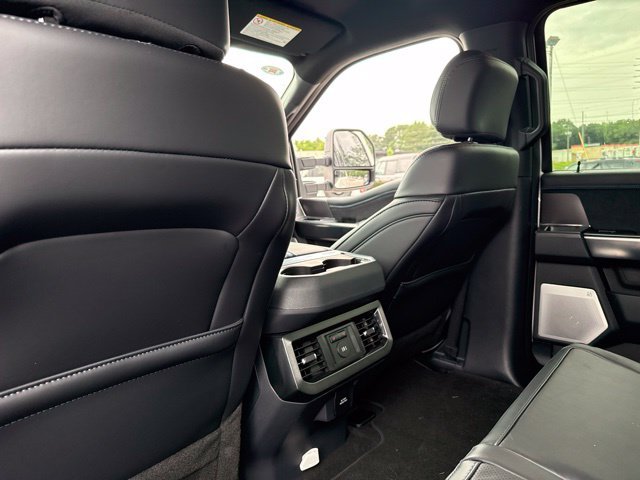 2026 Ford F-250 Super Duty Platinum - Photo 17