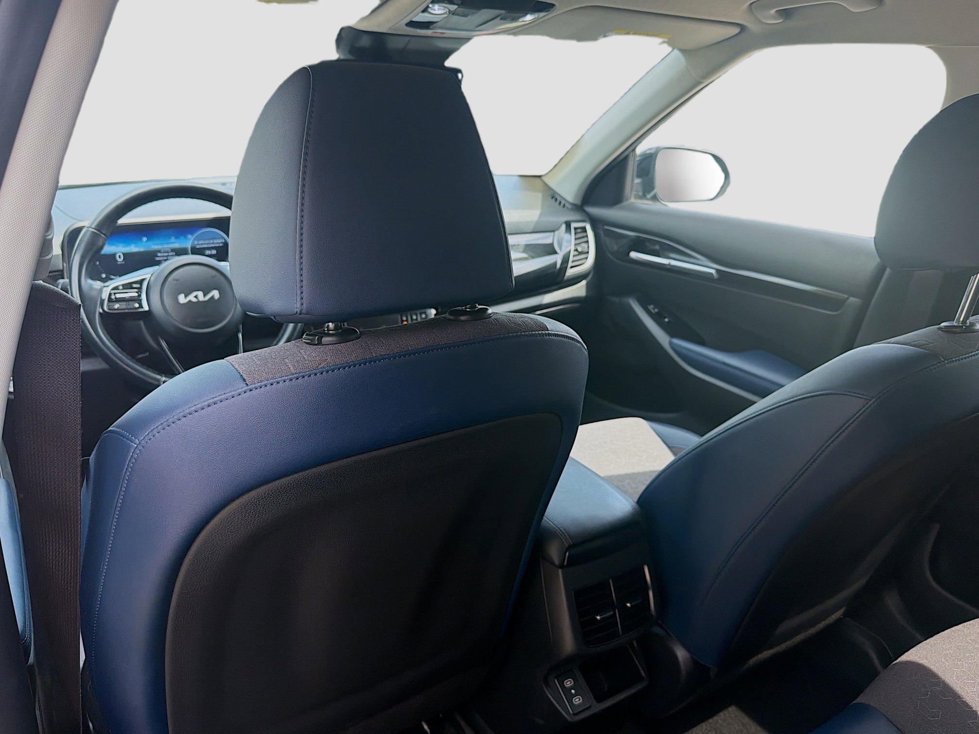 Used 2024 Fusion Black Kia S image 25