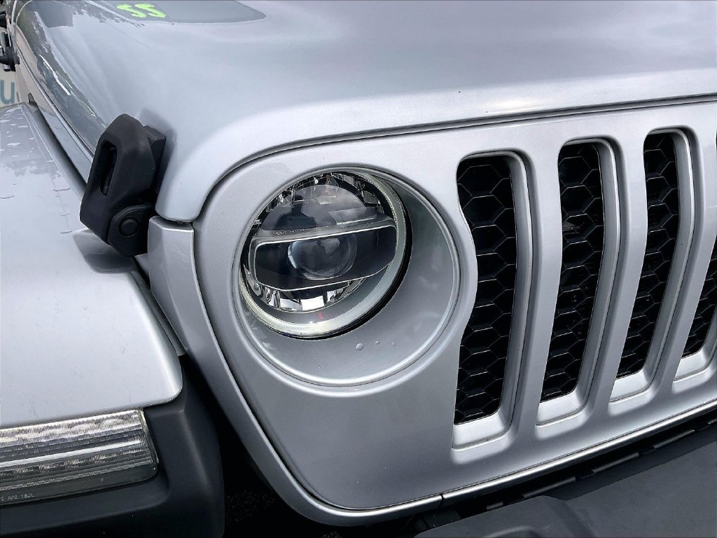 Used 2022 Silver Zynith Clearcoat Jeep Overland image 29