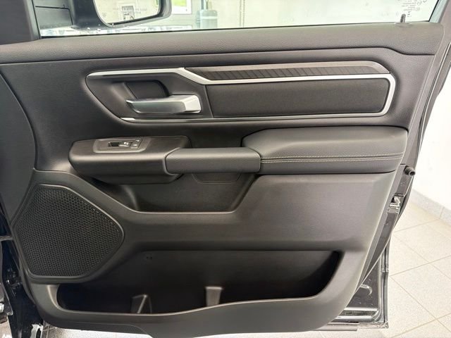 New 2026 Diamond Black Crystal Pearl-Coat Exterior Paint RAM Big Horn/Lone Star image 11
