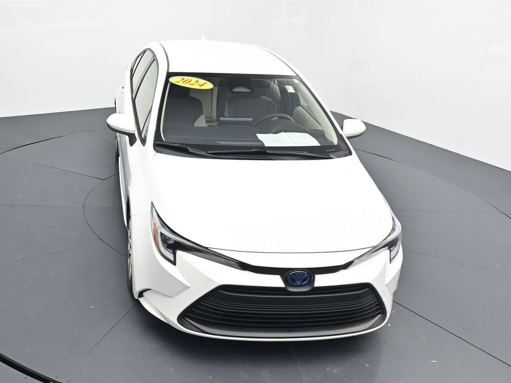 Used 2024 White Toyota LE image 28
