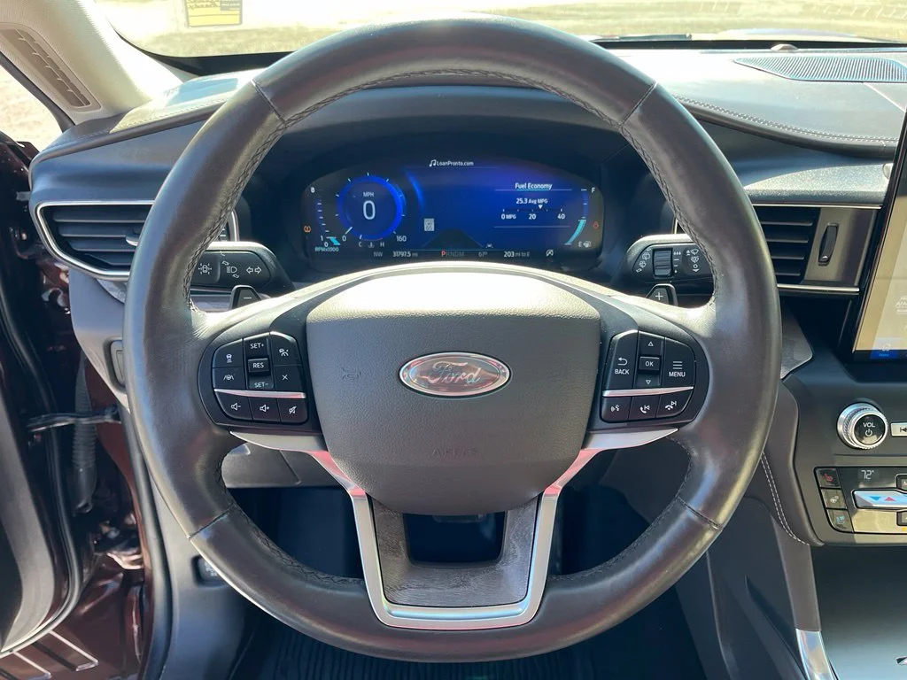 Used 2020  Ford Platinum image 11