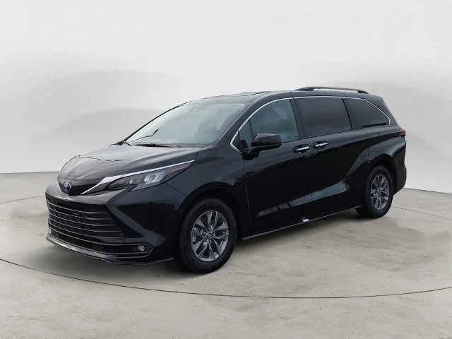 2025 Toyota Sienna XLE