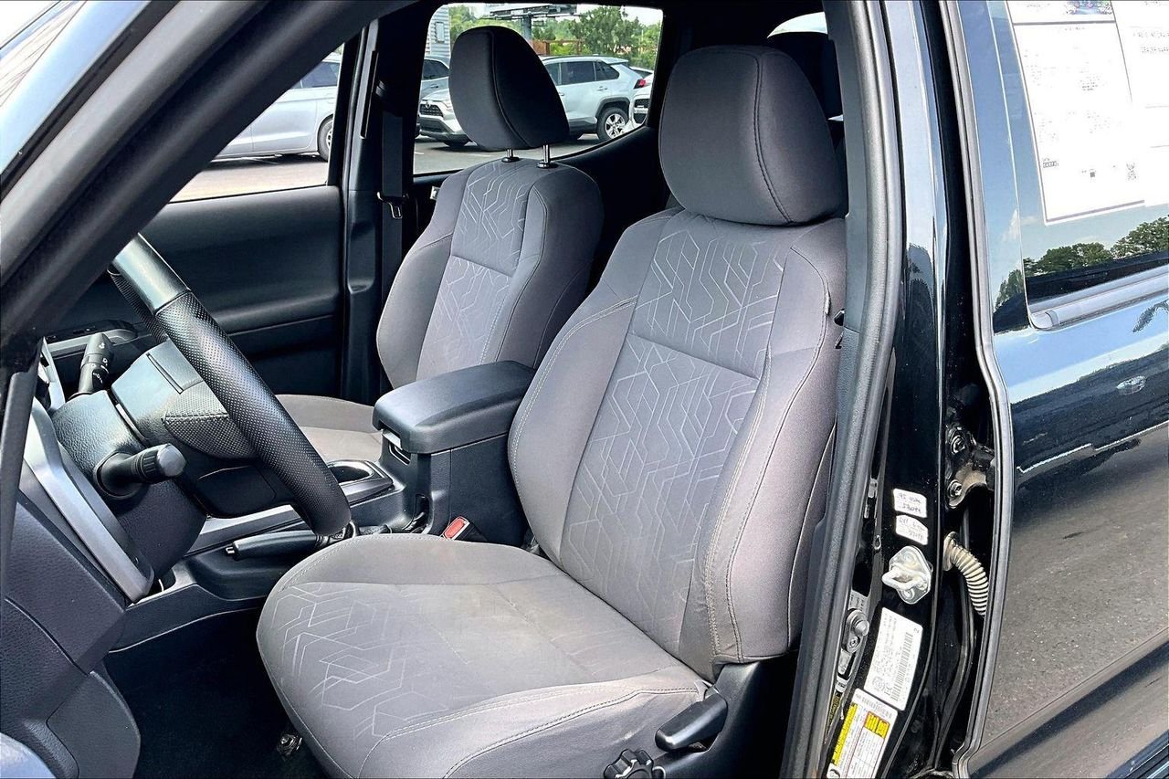 Used 2018 Midnight Black Metallic Toyota SR5 image 24