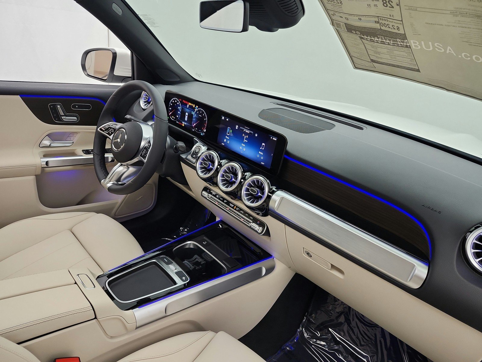 New 2026 Polar White Mercedes-Benz GLB 250 SUV image 14