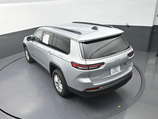 Used 2025 Silver Jeep Laredo image 15