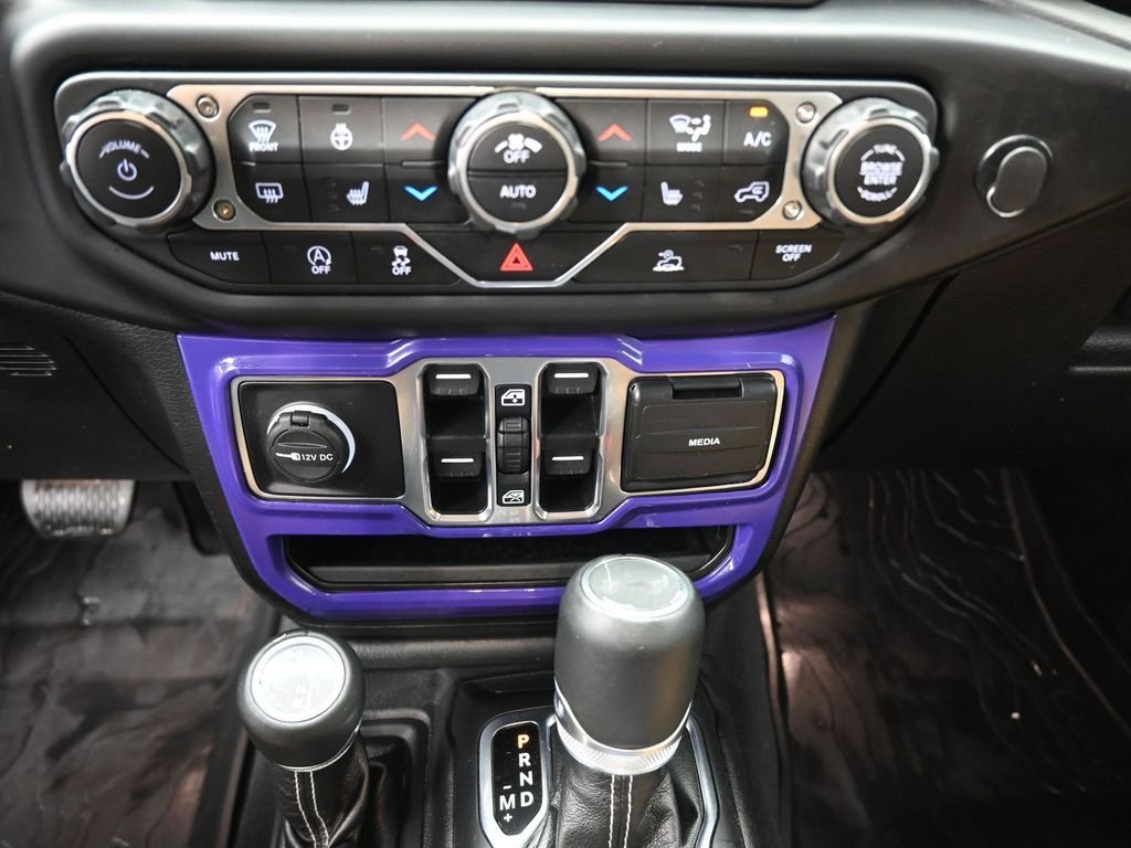 Used 2022 Black Jeep Unlimited Sahara image 33
