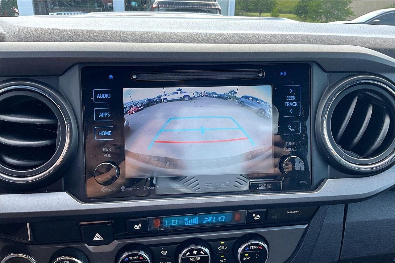 Used 2018 Midnight Black Metallic Toyota SR5 image 18