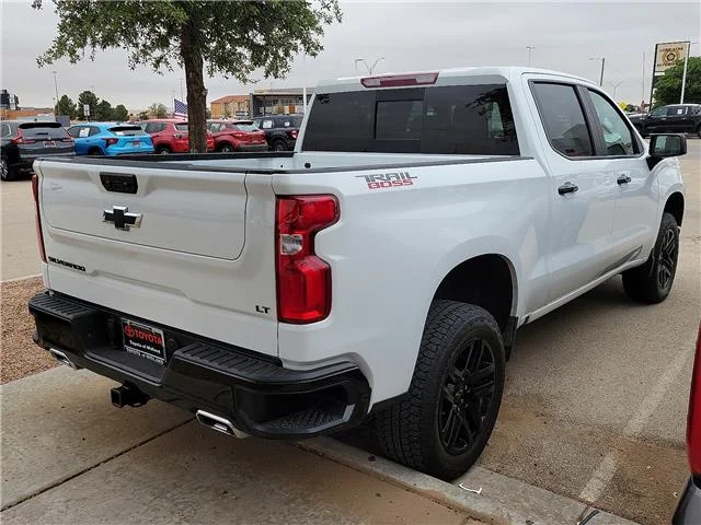 Used 2025 Summit White Chevrolet LT Trail Boss 4x4 Crew Cab 5.75 ft. box 147.4 in. image 4