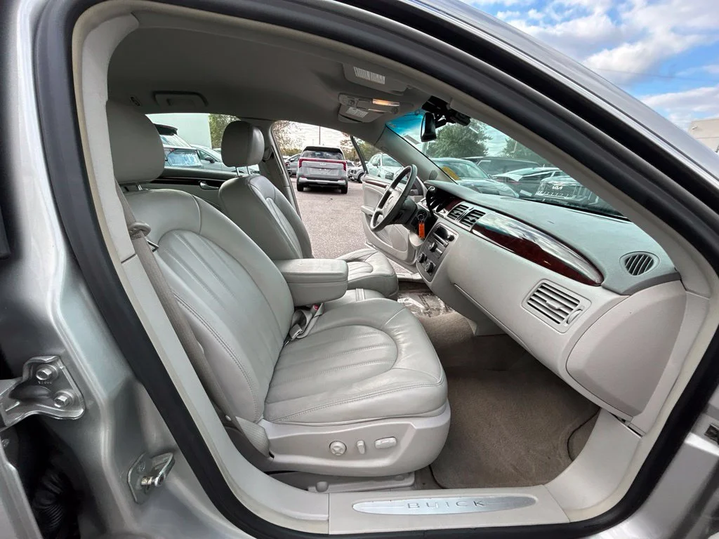 Used 2007 Silver Buick CXL image 23