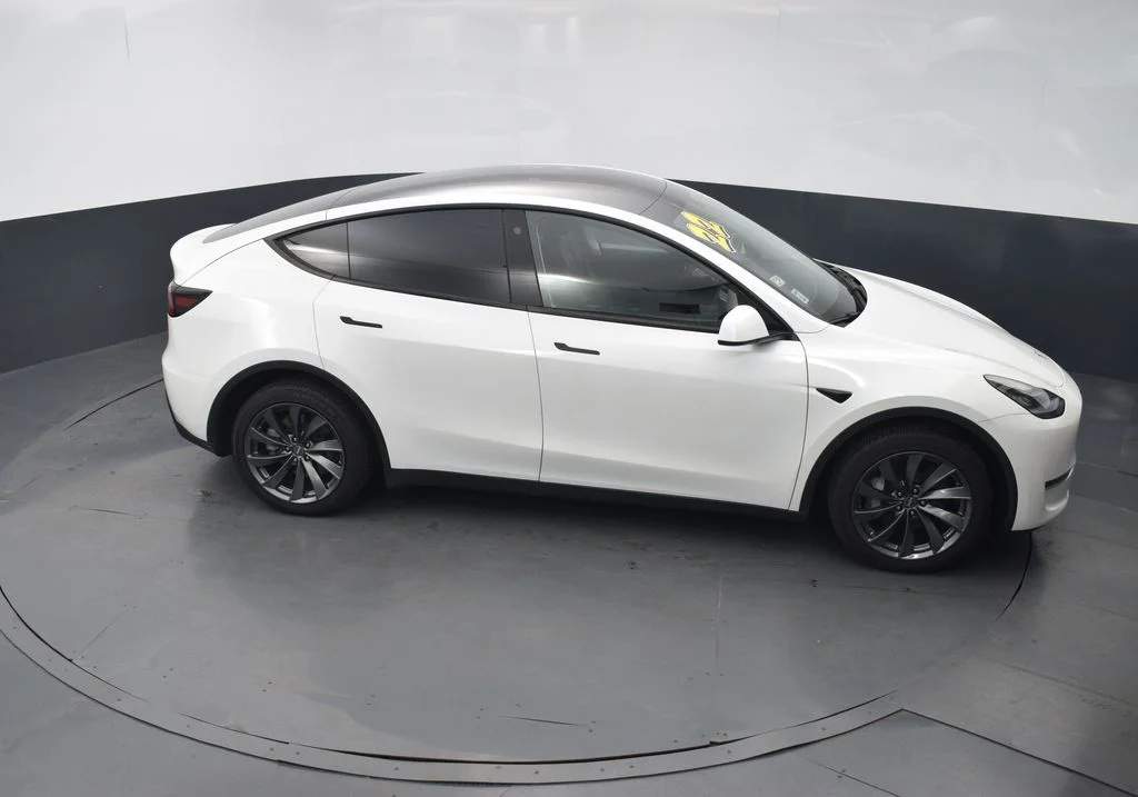 Used 2022 White Tesla Long Range image 37