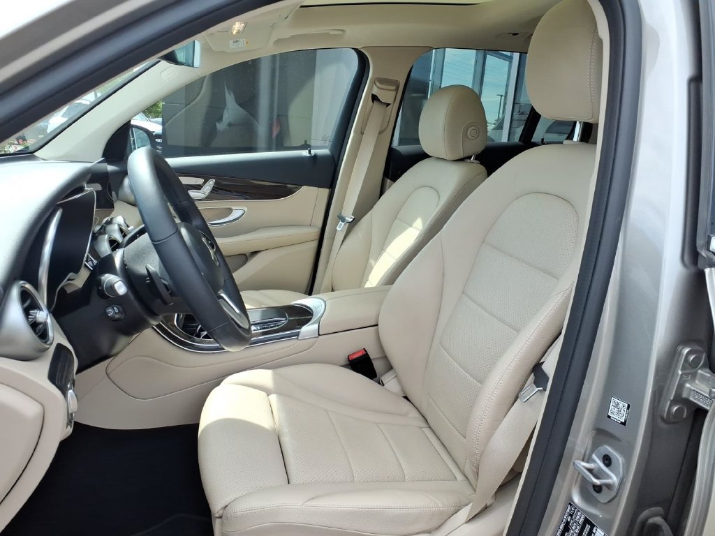 Used 2022 Mojave Silver Metallic Mercedes-Benz GLC 300 image 15