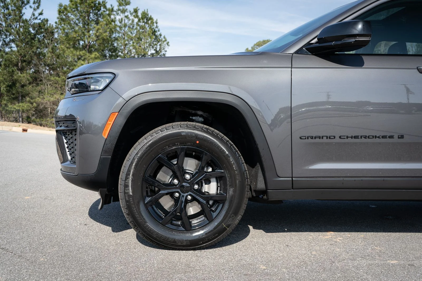 New 2026 Gray Jeep Altitude image 4