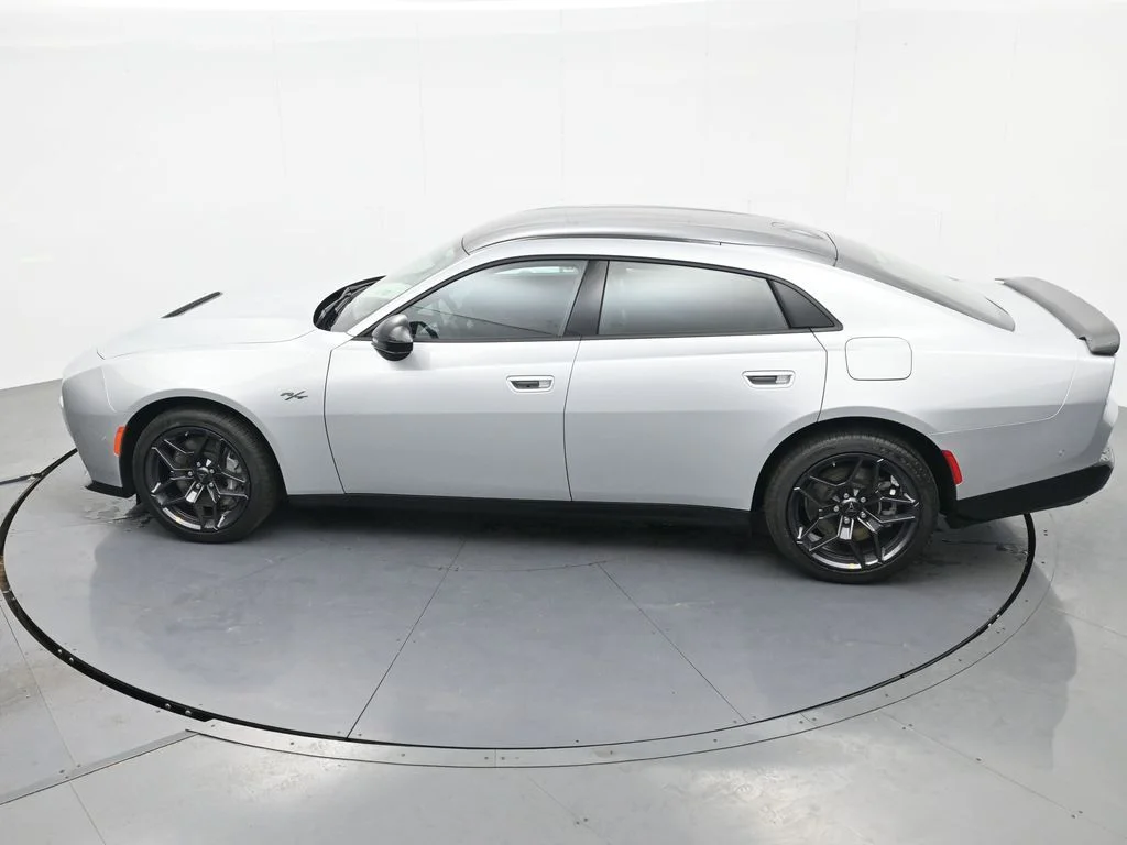 New 2026 Triple Nickel Exterior Paint Dodge R/T Plus image 32