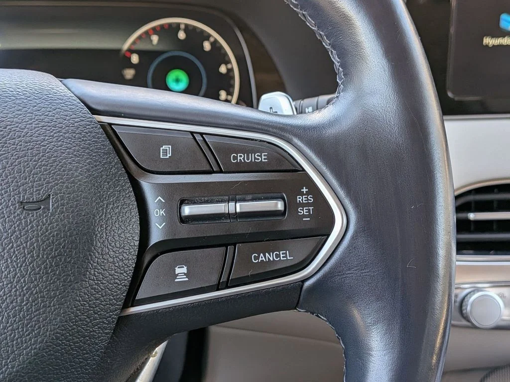 Used 2022 White Hyundai Limited image 17