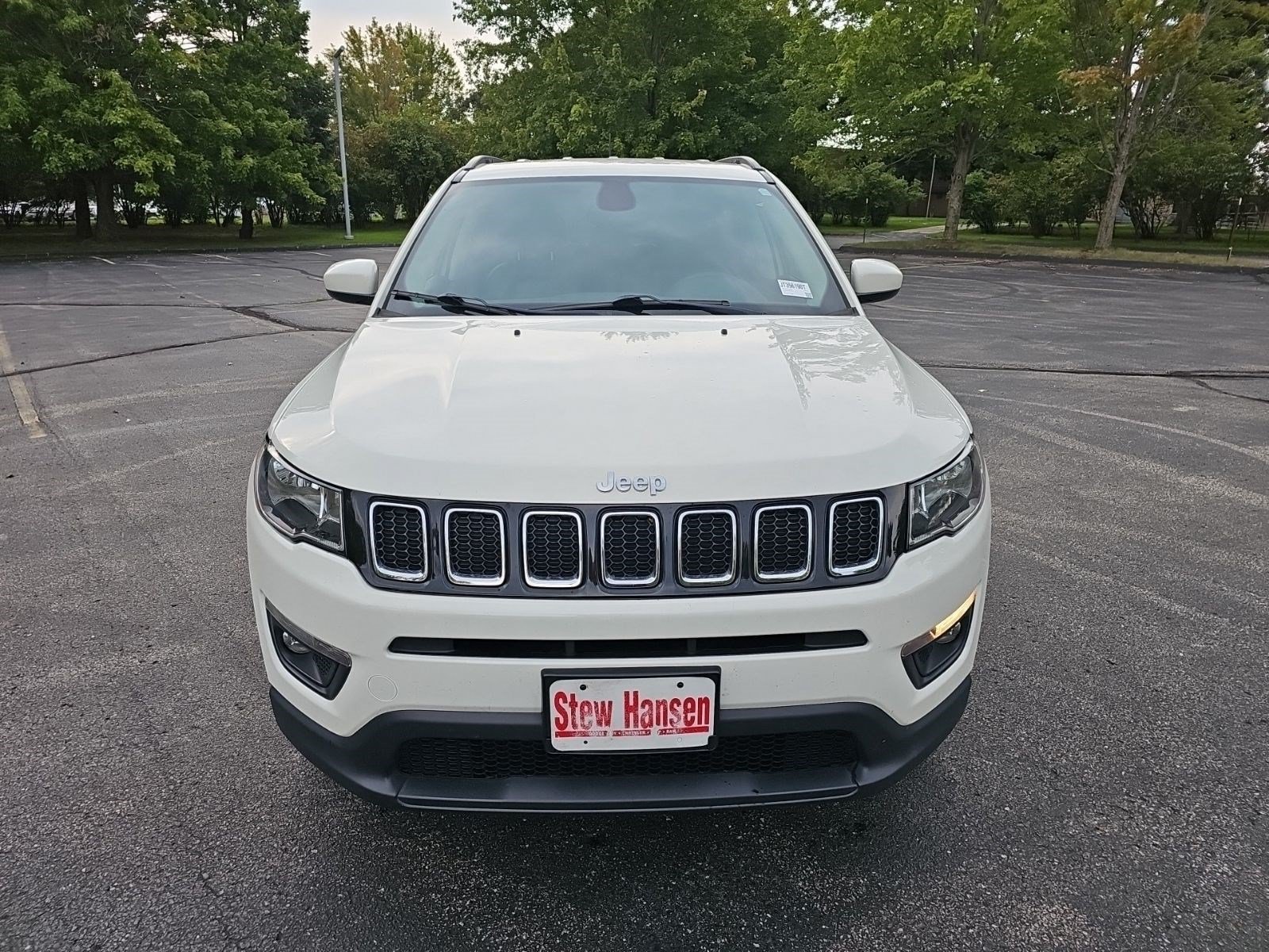 Used 2018 White Clearcoat Jeep Latitude image 8