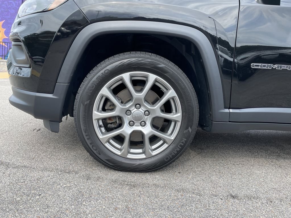 Used 2023 Black Jeep Latitude Lux image 9