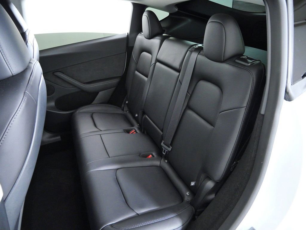 Used 2025  Tesla Long Range image 31