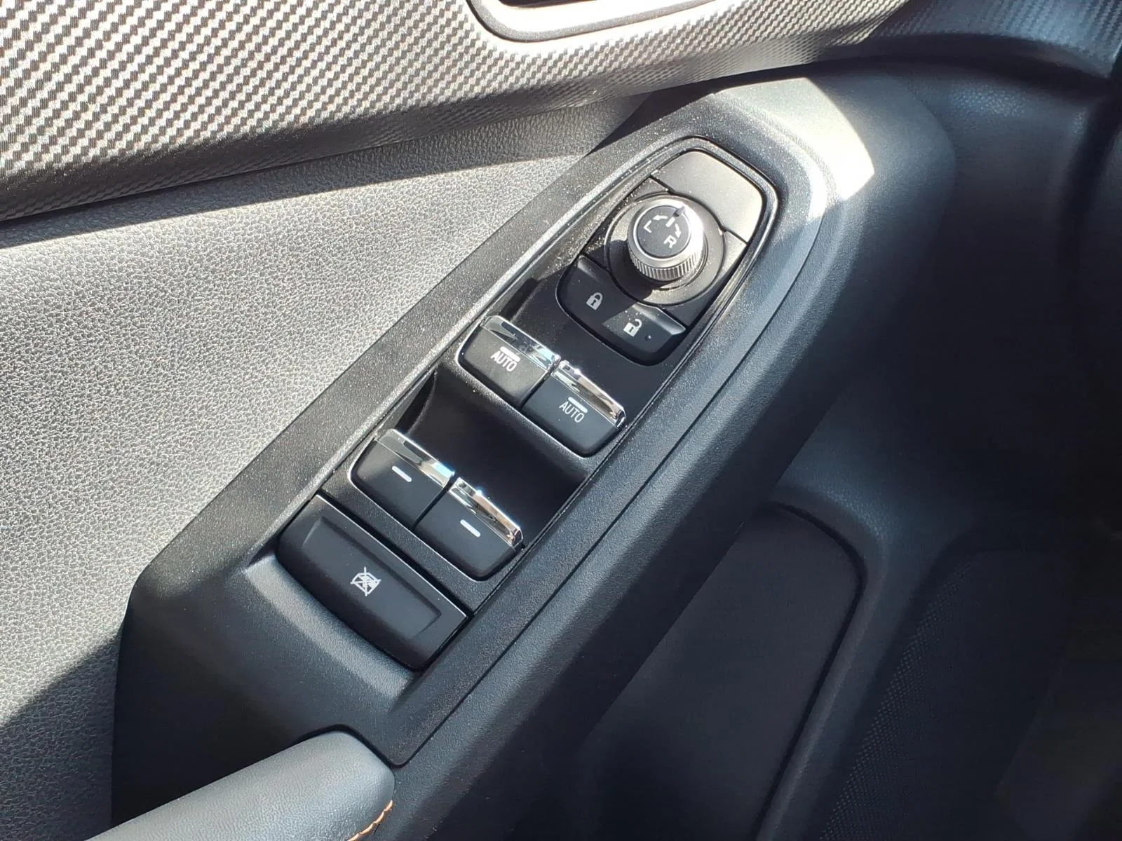 Used 2025 White Subaru Limited image 18