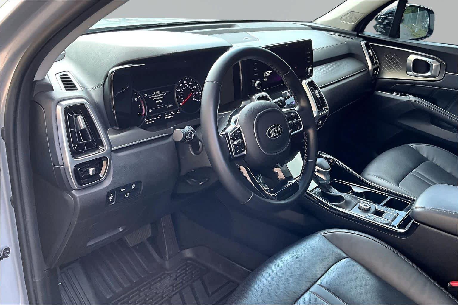 Used 2021 Sparkling Silver Kia SX image 18
