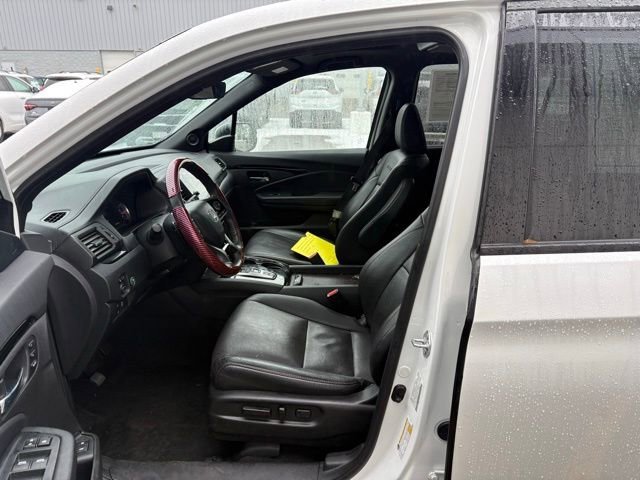 View vehicle photo 7