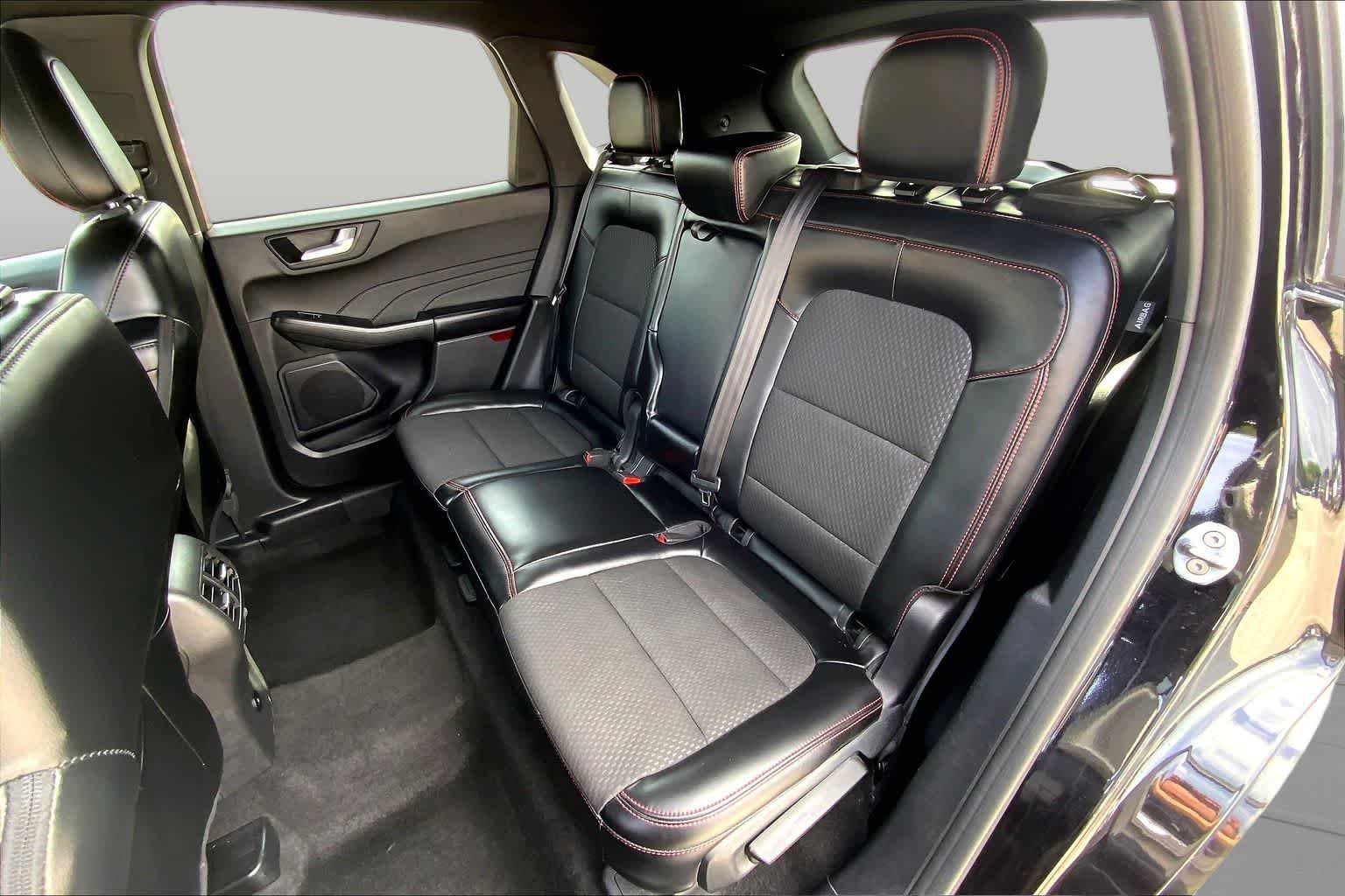 Used 2024 Agate Black Metallic Ford ST-Line image 19