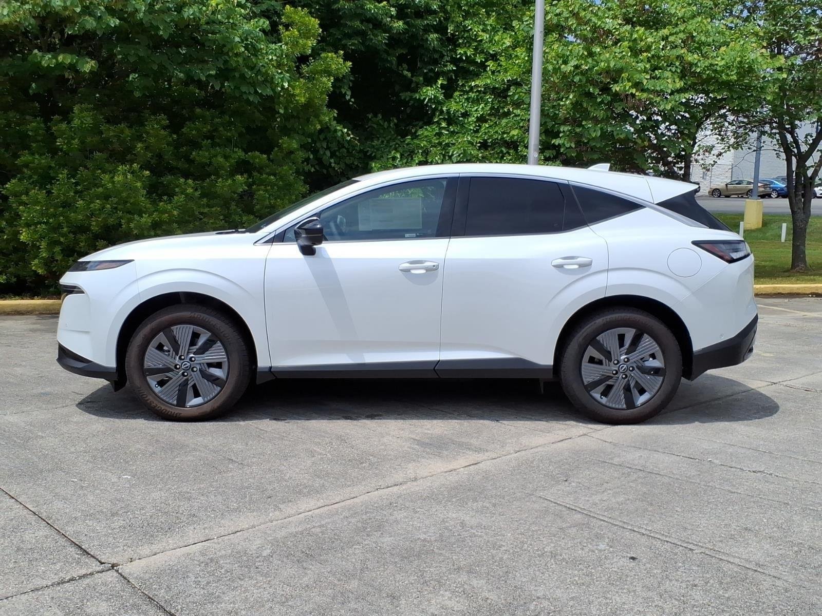 New 2025 Everest White TriCoat Nissan SL image 3
