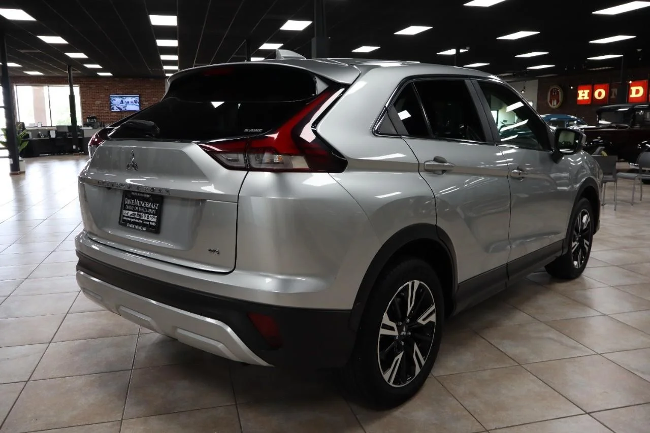 Used 2024 Alloy Silver Metallic Mitsubishi SE image 5