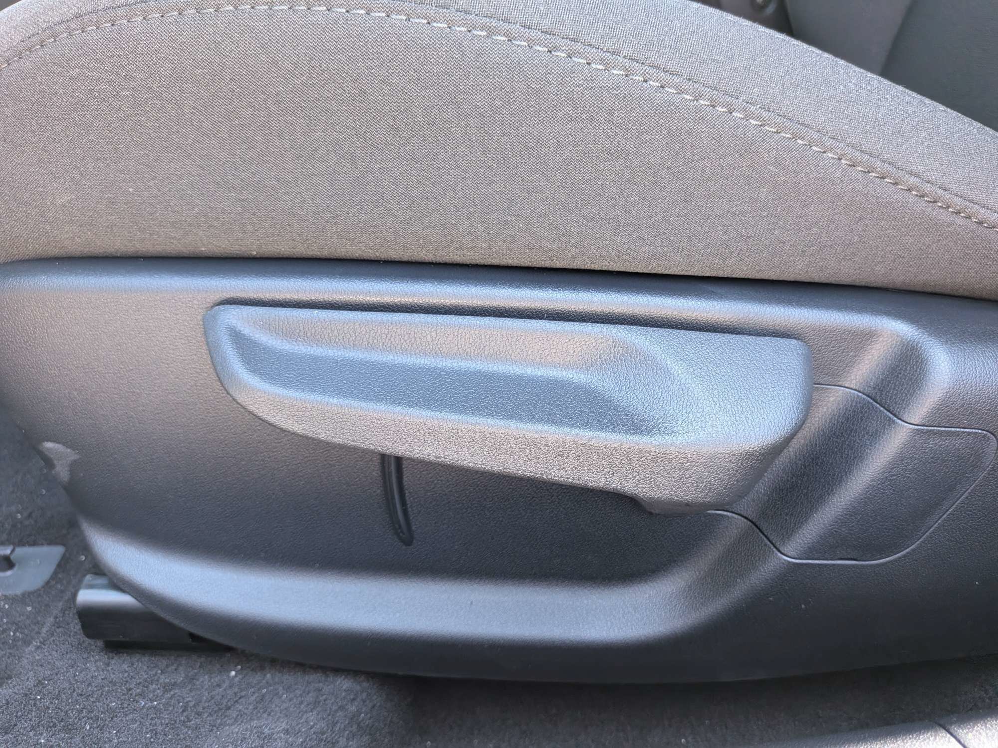 New 2026 Snow White Pearl Kia LX image 22