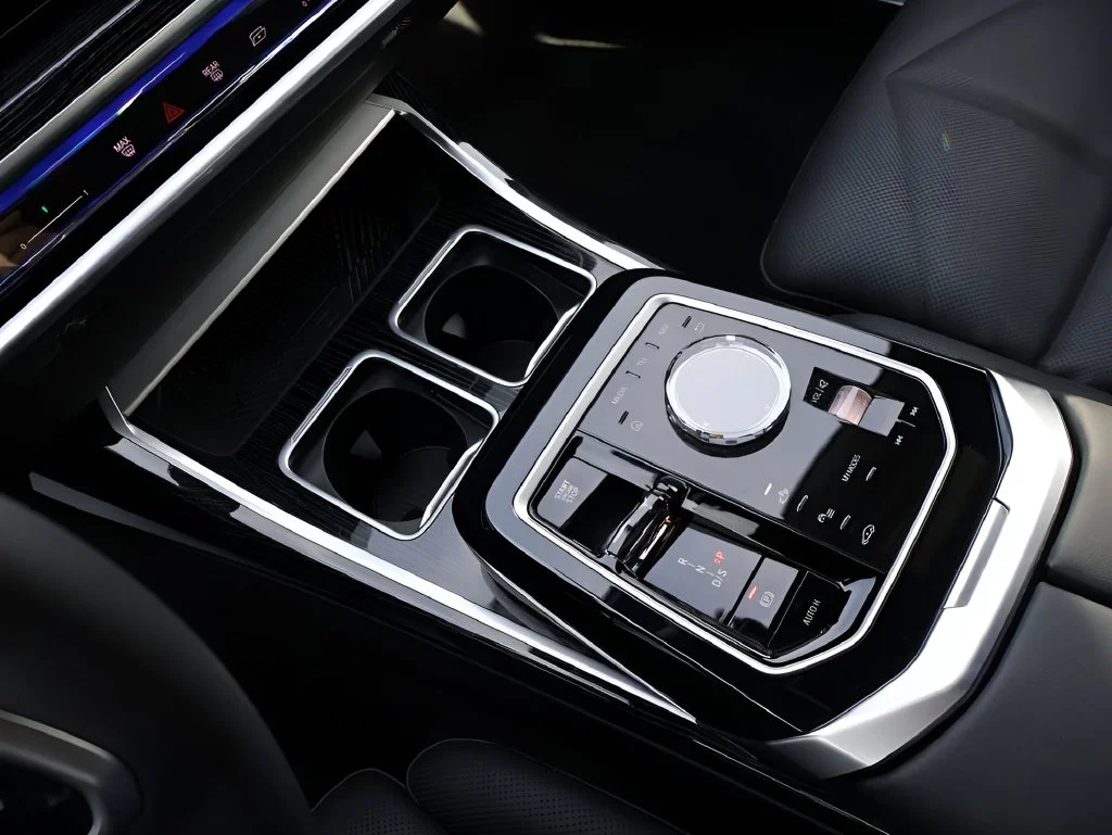Used 2025 Alpine White BMW 740i xDrive image 30