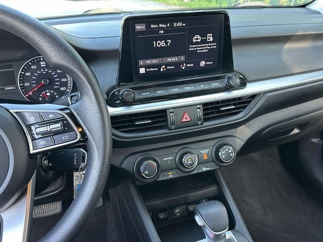 Used 2023 White Kia LXS image 18