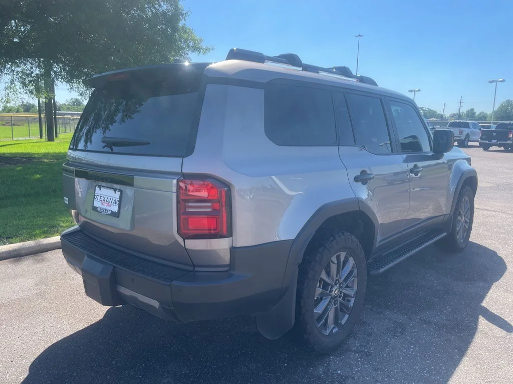 Used 2025  Toyota Base image 7