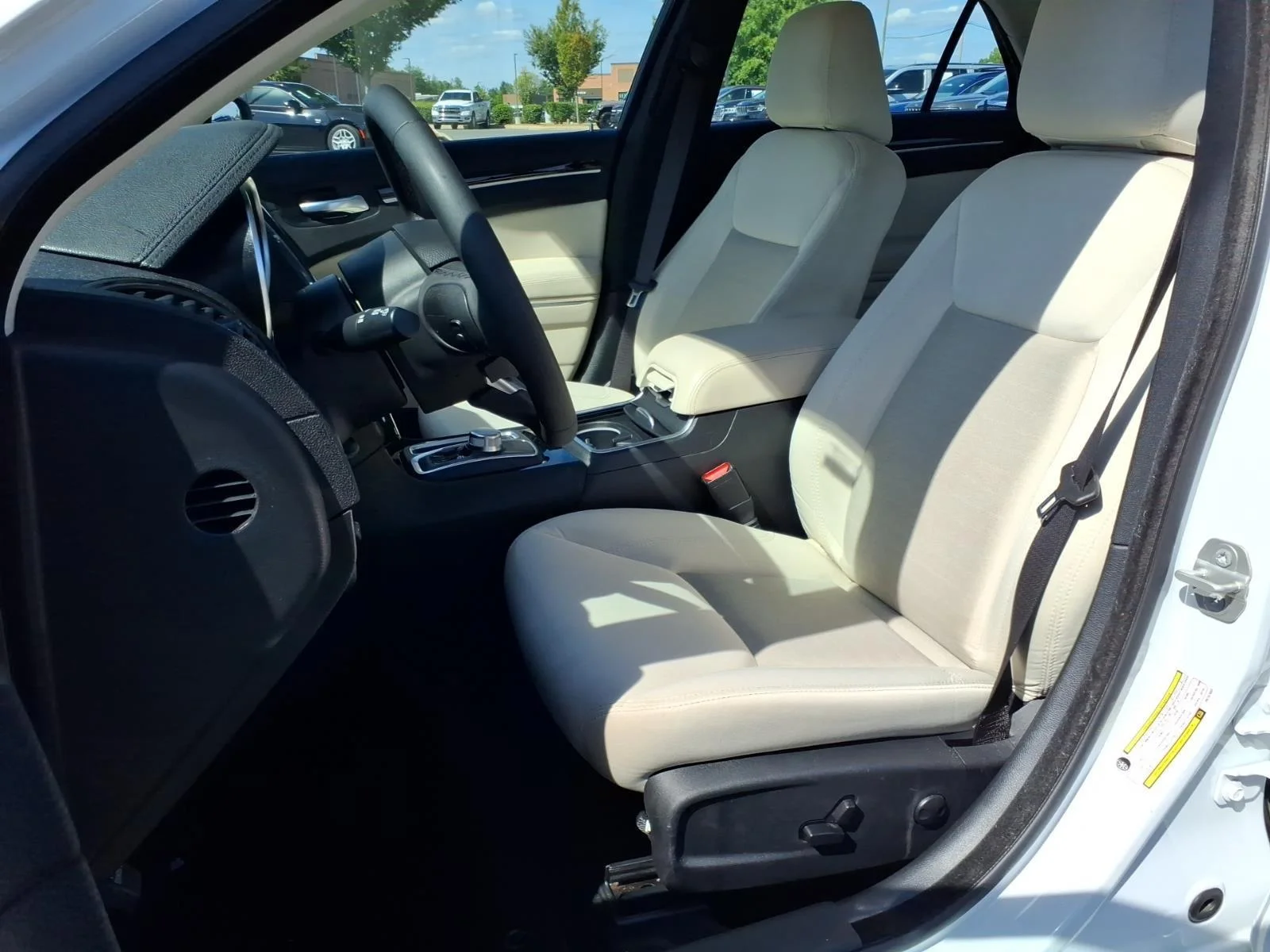 Used 2023 Bright White Clearcoat Chrysler Touring image 17