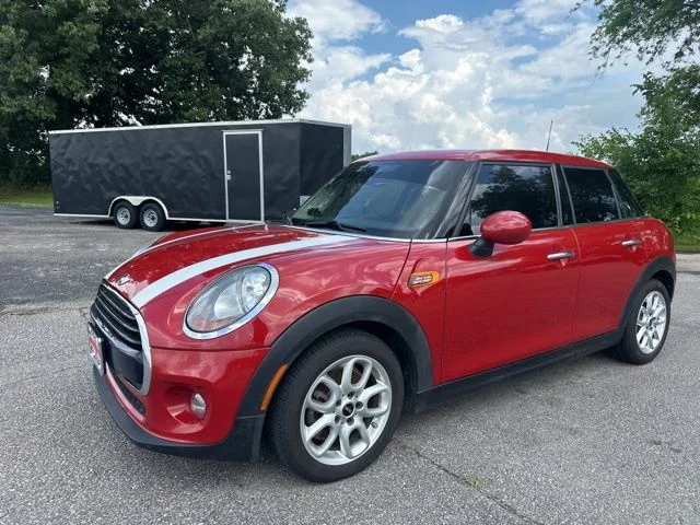 2017 MINI Cooper 4 Door's photo