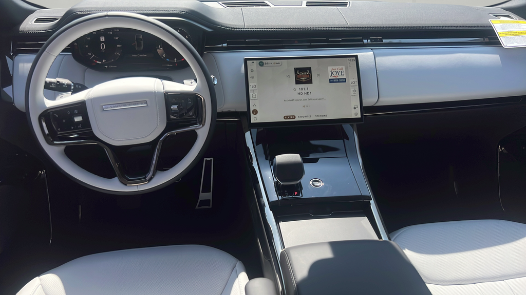 New 2026 Fuji White LAND ROVER Dynamic SE image 16