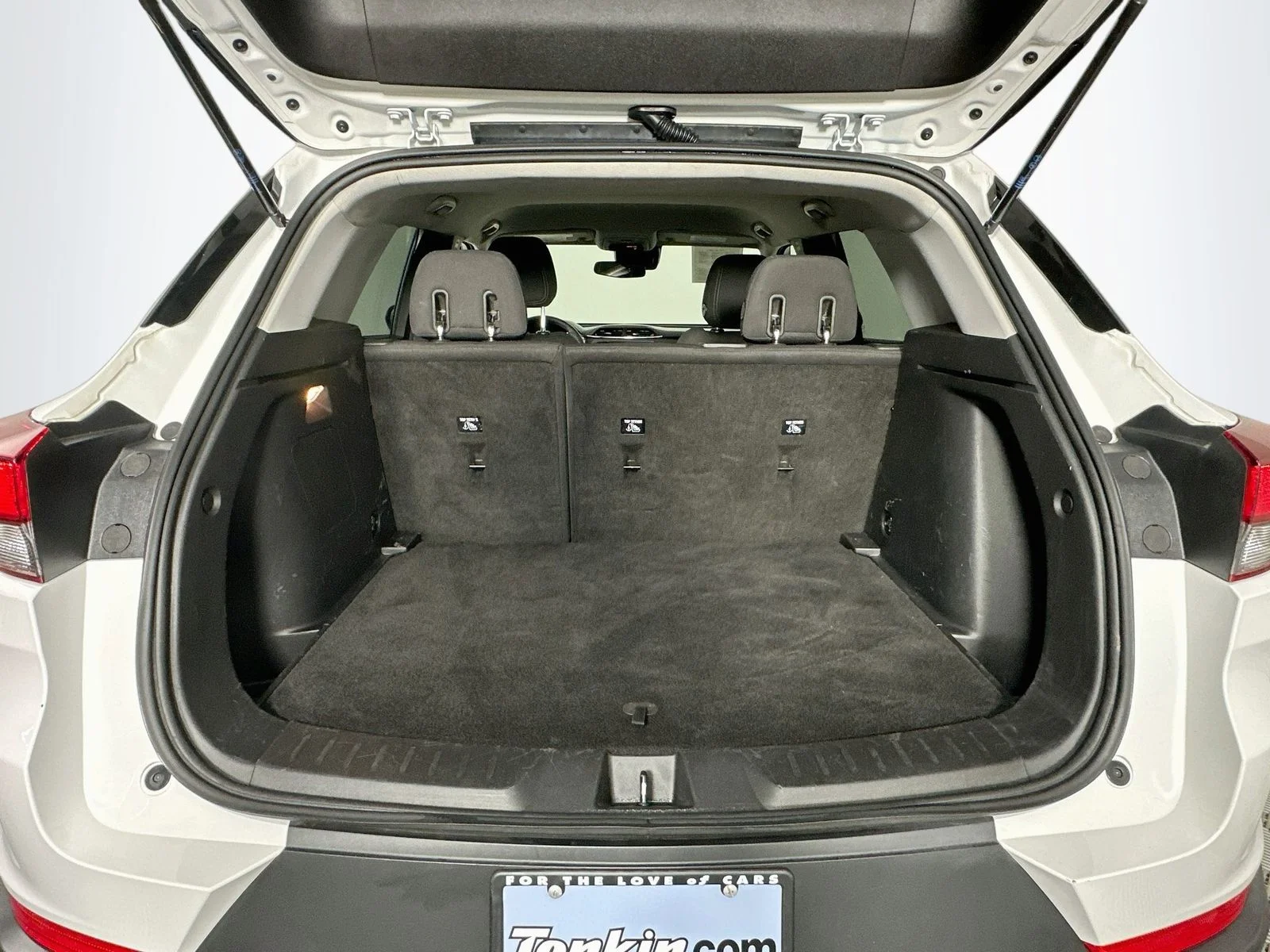 Used 2023 Summit White Chevrolet LT image 26